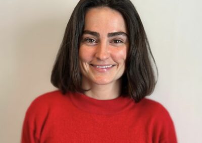 Quand l’énergie solaire de Marseille rencontre l’engagement associatif : rencontrez Mélanie Causan